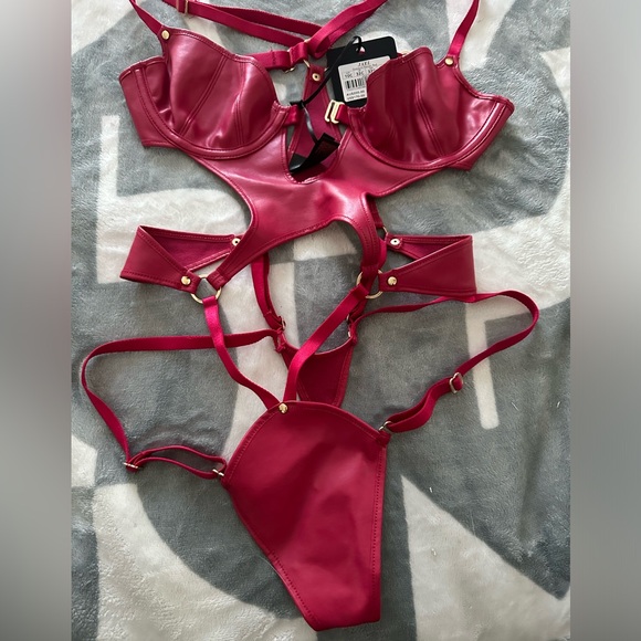 JAEL
RED BODYSUIT 32C - Picture 11 of 11